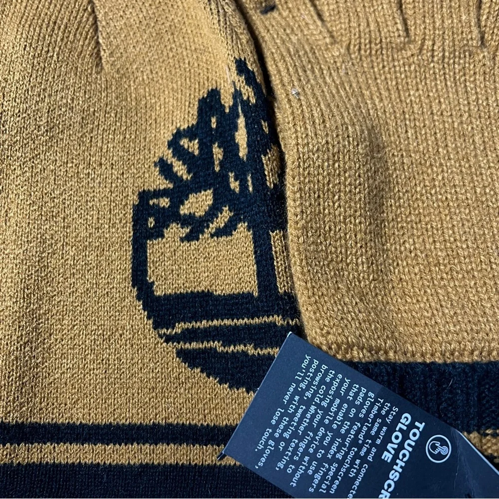 Timberland Hat and Touchscreen Gloves Set Women's Winter Beanie Hat & Gloves